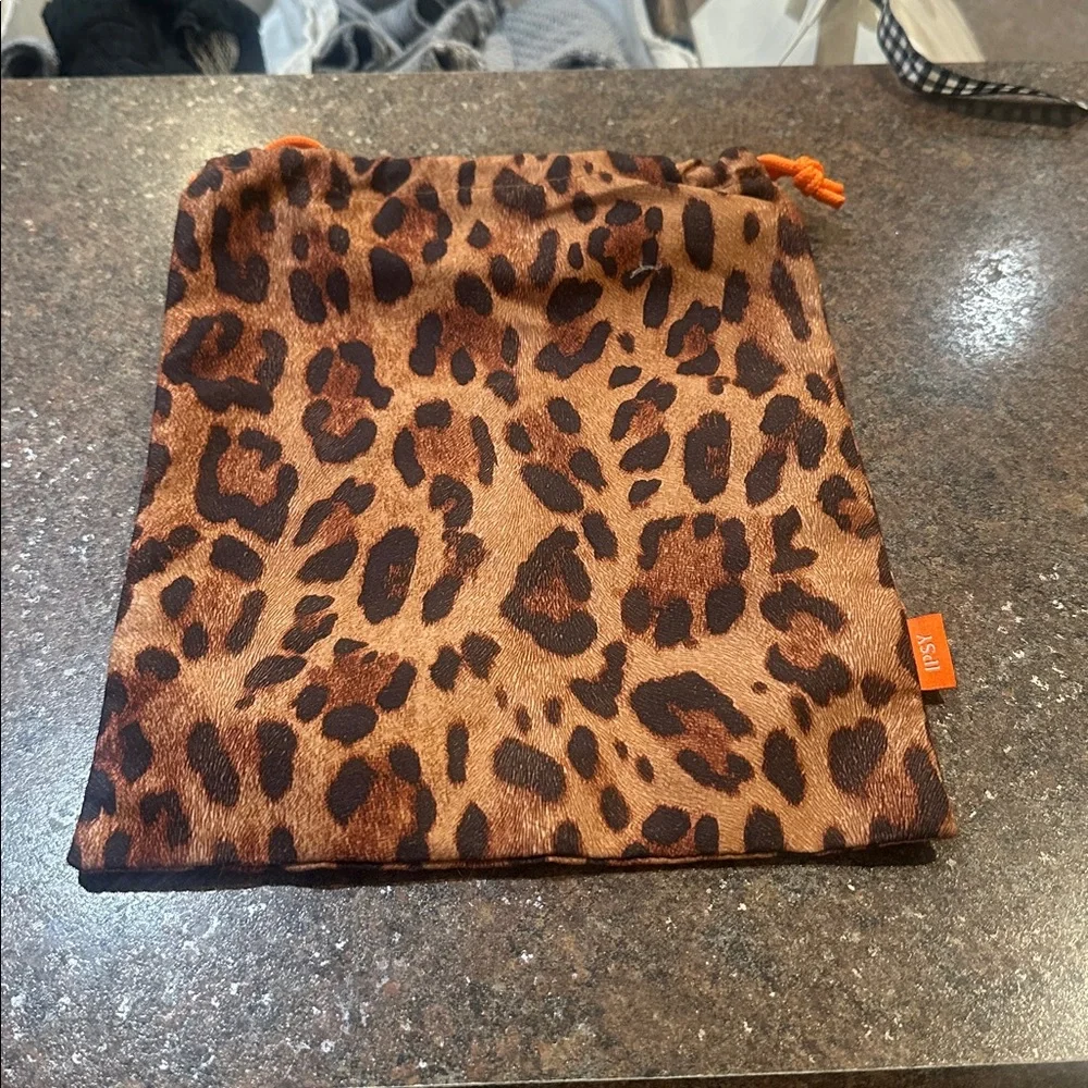 IPSY CINCH CLOSURE ALL THINGS MAKE-UP BAG leopard brown orange